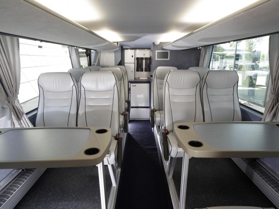 Интерьер Neoplan Skyliner 2010 года  (фото 8 из 13)